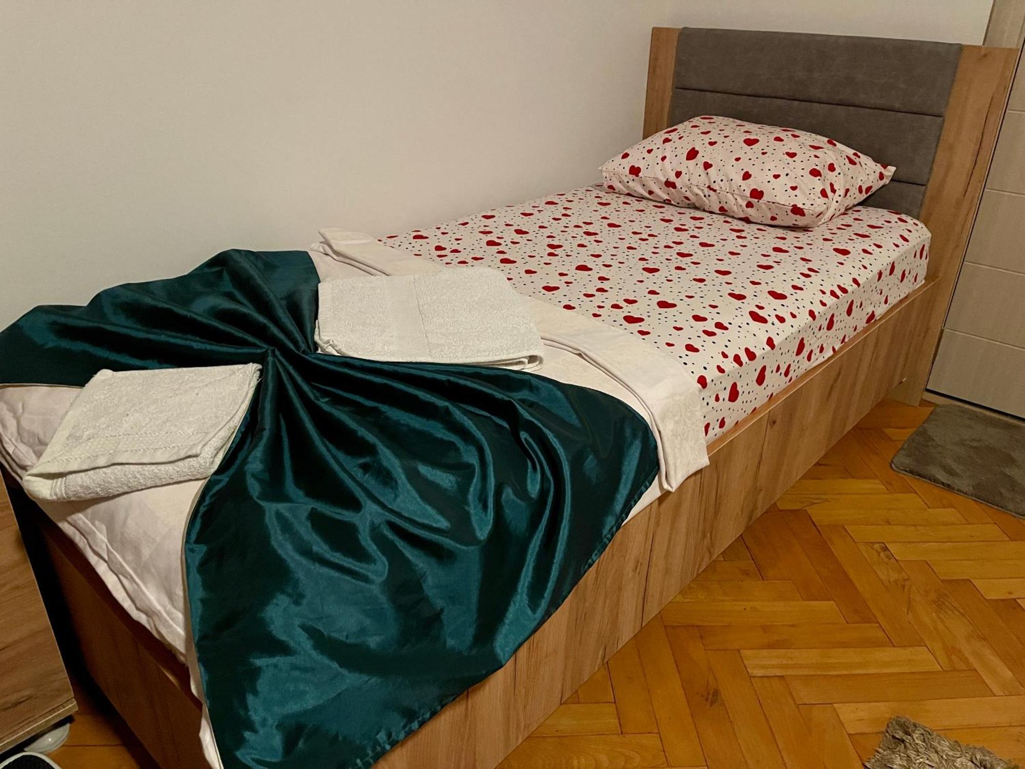 Madigan'S Hotel Kosovo Polje Zewnętrze zdjęcie