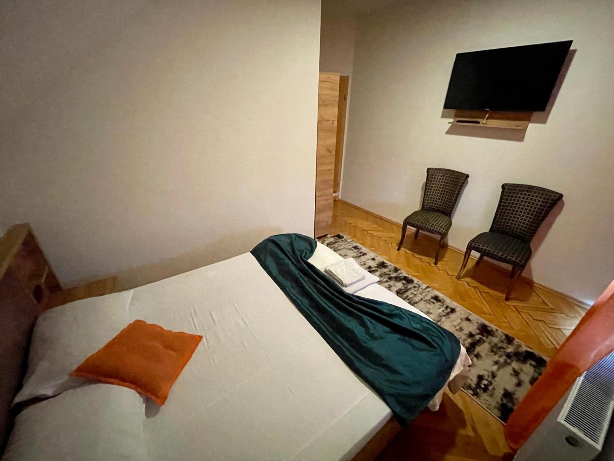 Madigan'S Hotel Kosovo Polje Zewnętrze zdjęcie