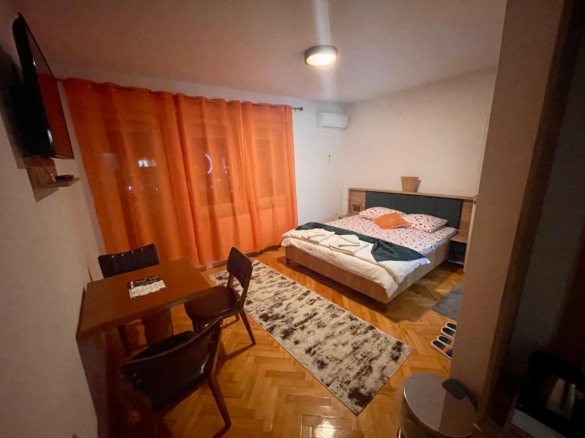 Madigan'S Hotel Kosovo Polje Zewnętrze zdjęcie