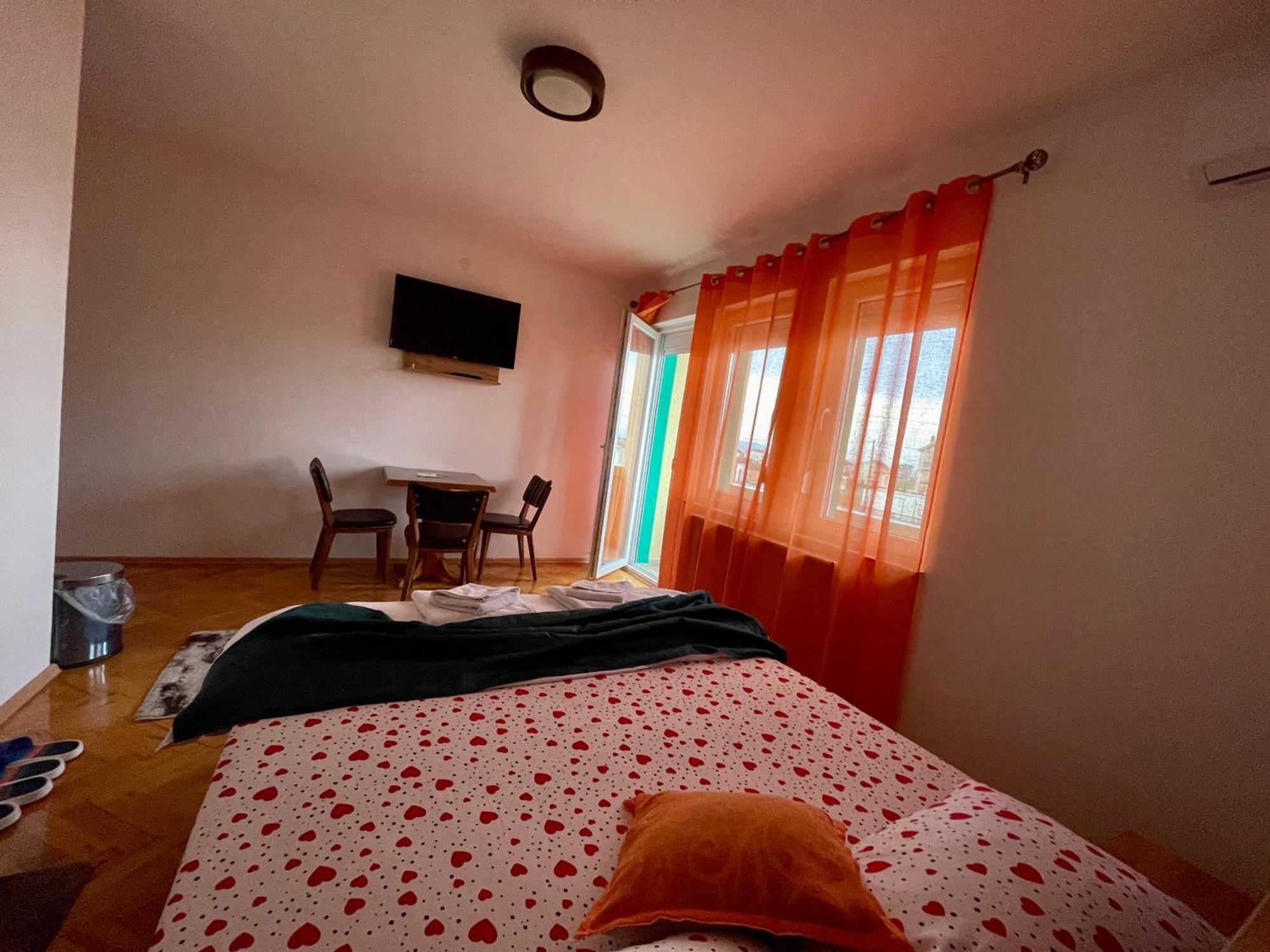 Madigan'S Hotel Kosovo Polje Zewnętrze zdjęcie