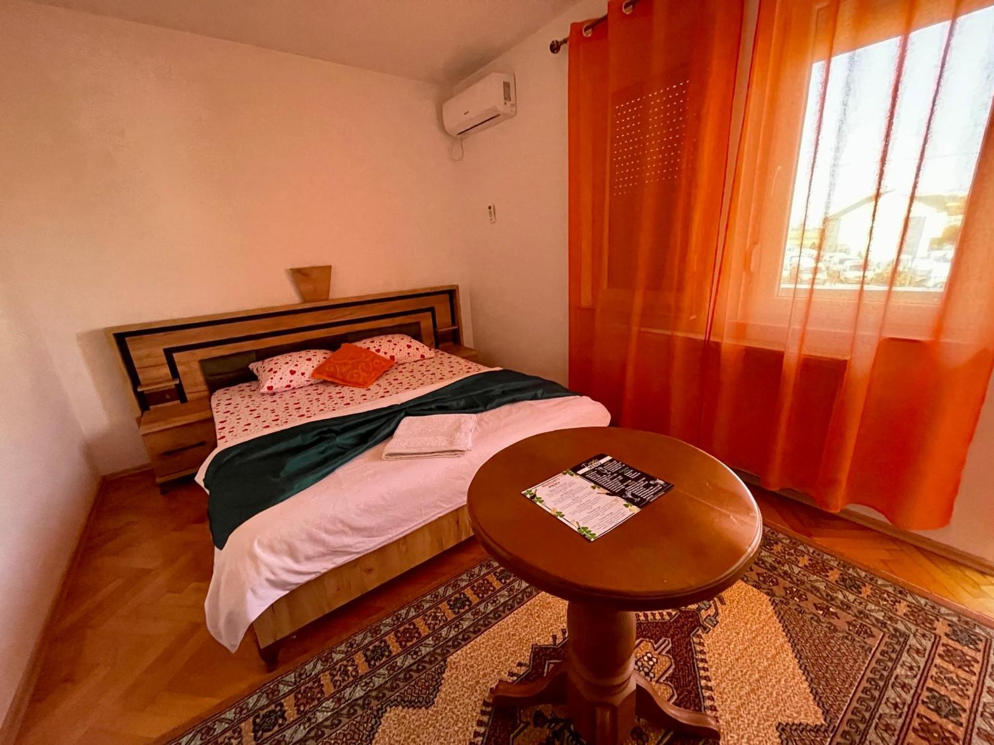 Madigan'S Hotel Kosovo Polje Zewnętrze zdjęcie