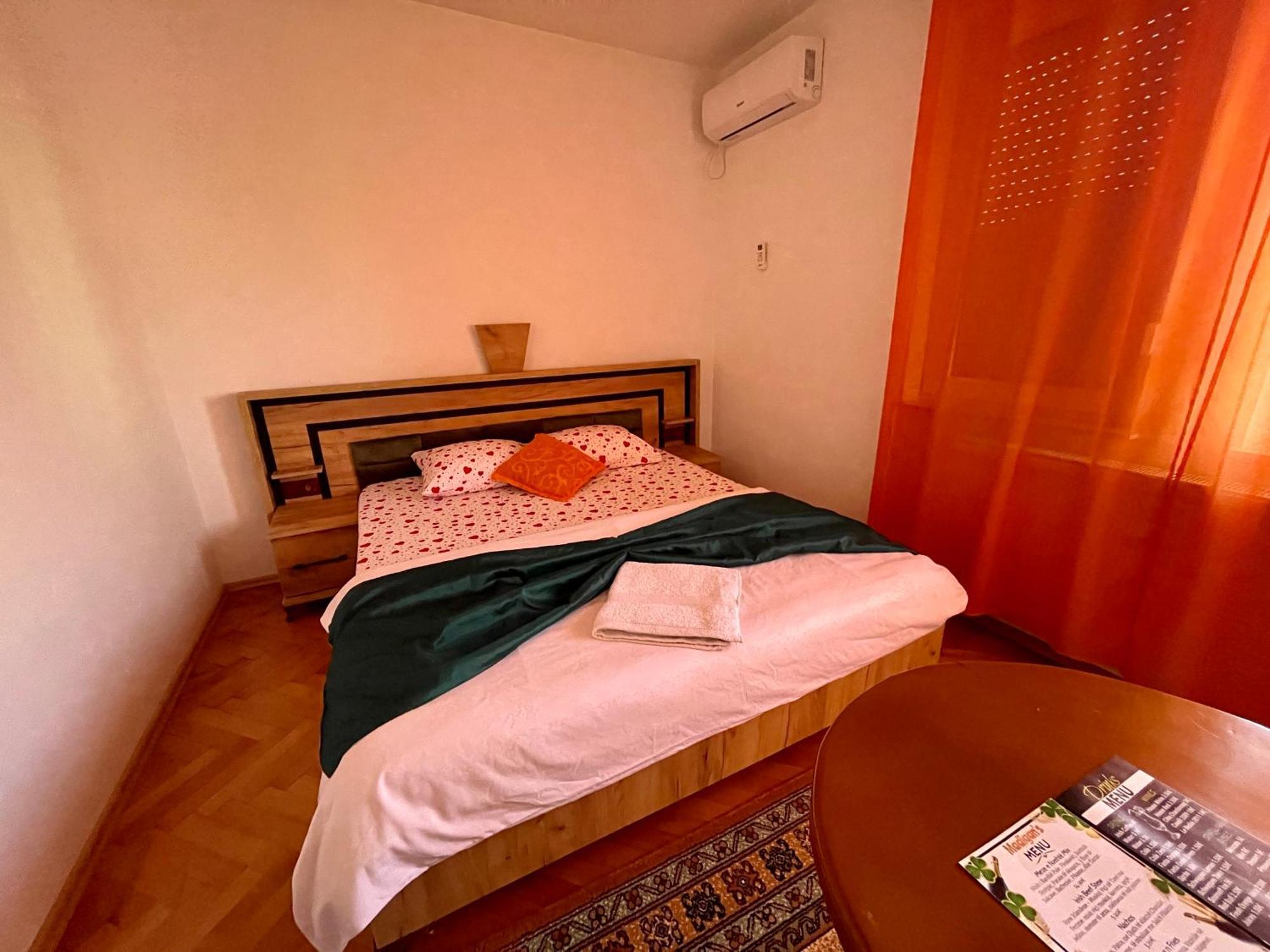 Madigan'S Hotel Kosovo Polje Zewnętrze zdjęcie